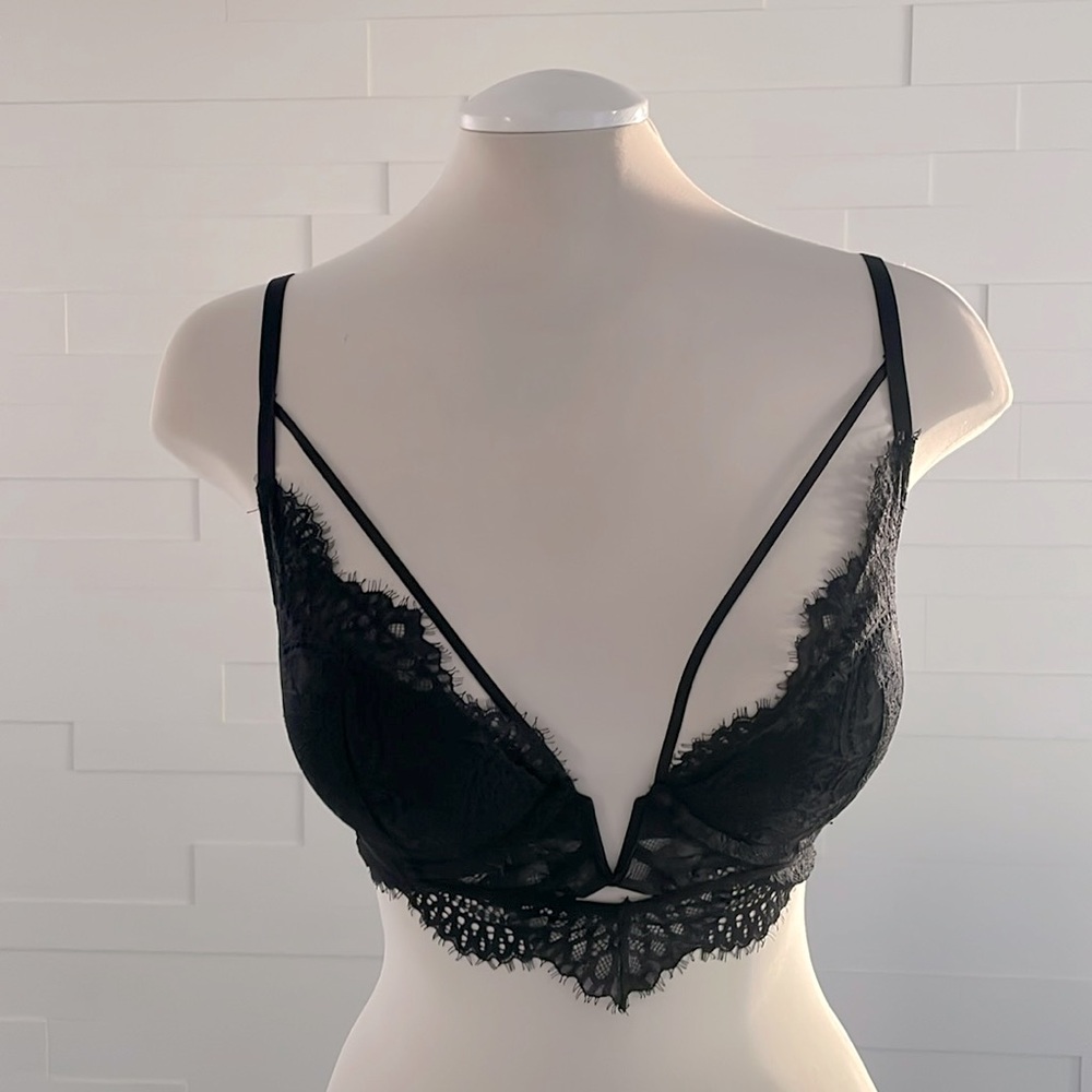 C32 La Senza Beyond Sexy Deep Plunge Black Lace Bra
